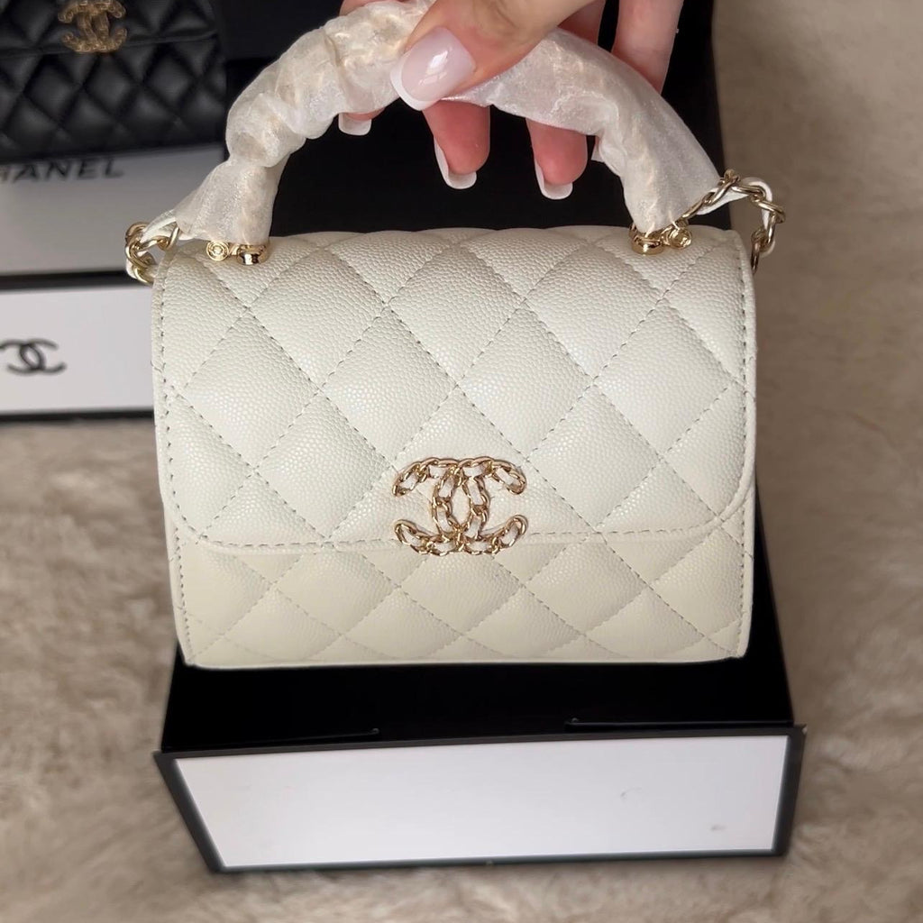 Sac à main blanc matelassé chaîne dorée