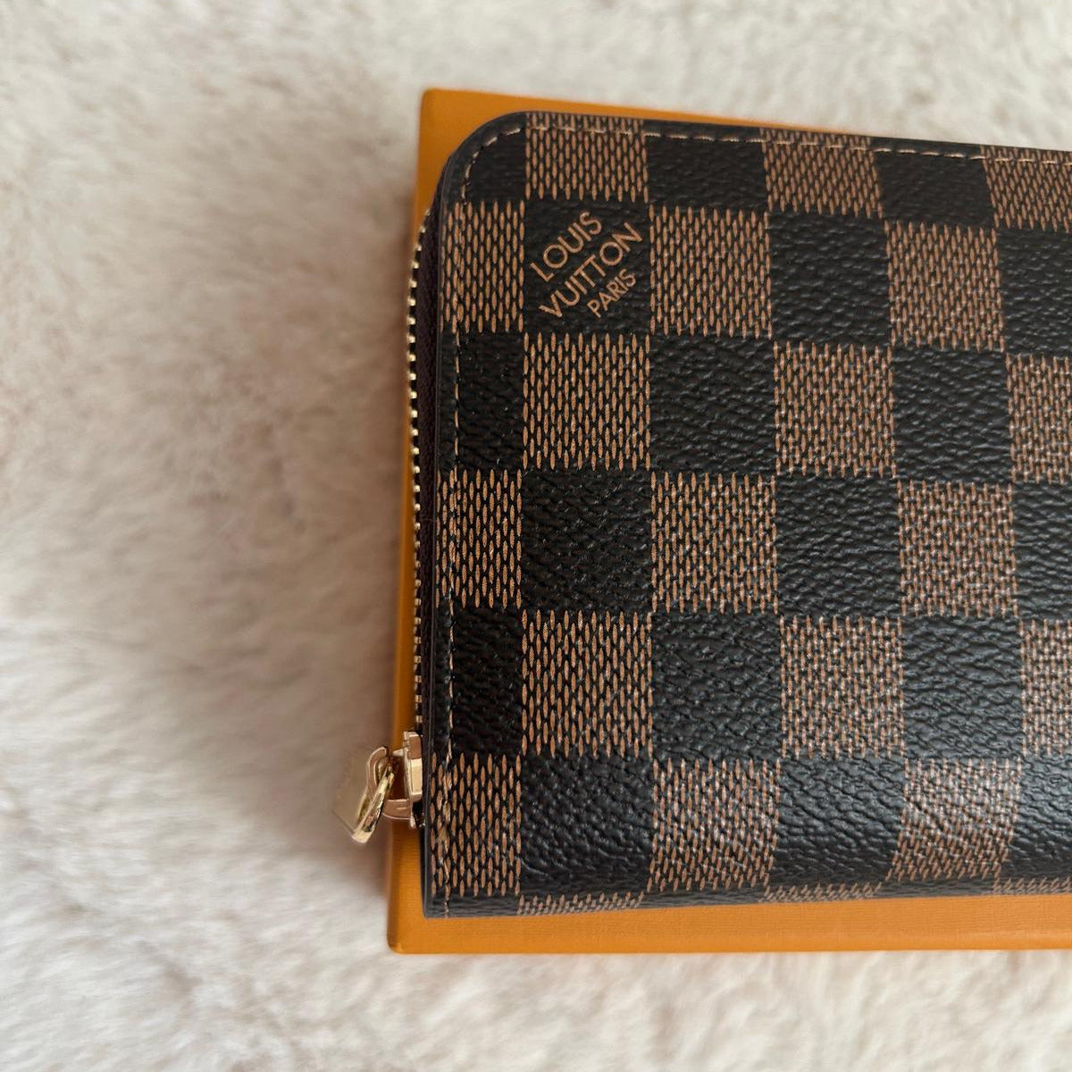Pochette zippée motif carreaux beige et marron