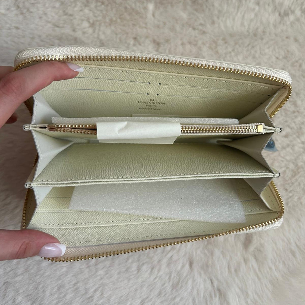 Pochette zippée blanche motif monogramme