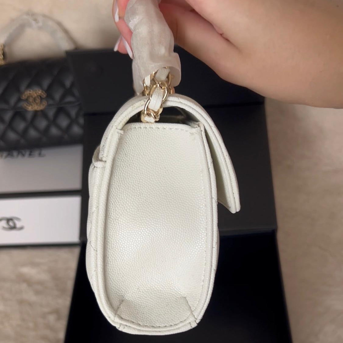 Sac à main blanc matelassé chaîne dorée
