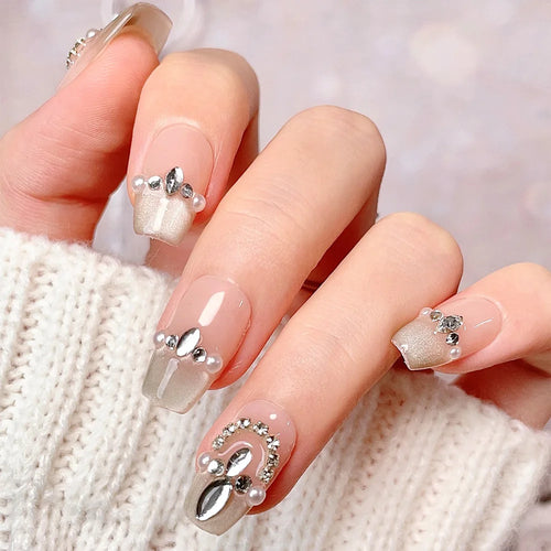 Faux ongles à pression Amande Moyen Nude Doré Strass Goutte Perle – Faits main (Lot de 10)