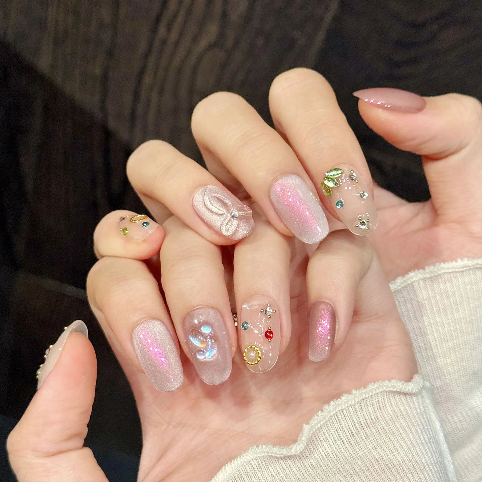 Faux ongles à pression Ovale Court Rose Diamants Lumineux - Faits main (Lot de 10)