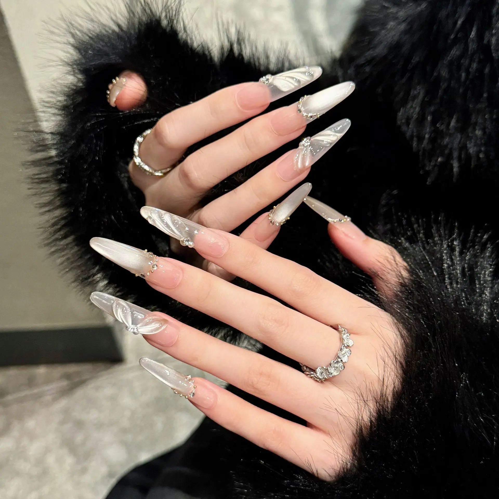 Faux ongles à pression Stiletto Blanc Effet Miroir Ailes - Faits main (Lot de 10)
