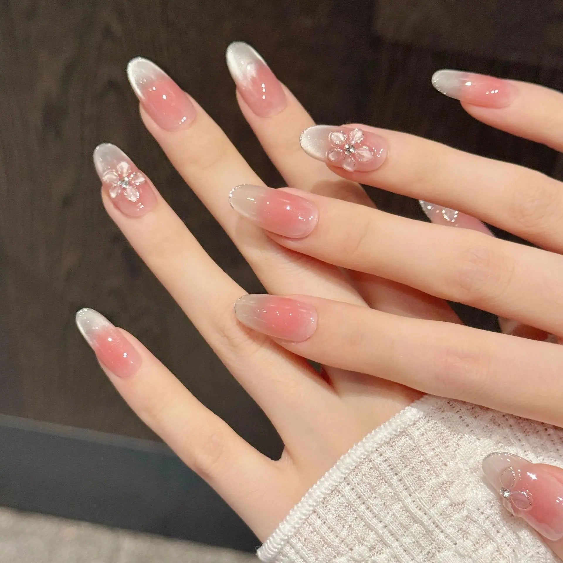Faux ongles à pression Ovale Moyen Transparent Glacé Sculpté Printanier - Faits main (Lot de 10)