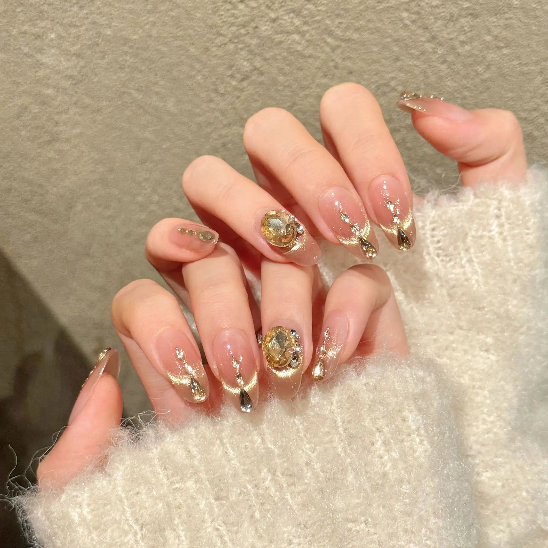 Faux ongles à pression Ovale Moyen Nude Poudré Dégradé Doré Diamant - Faits main (Lot de 10)