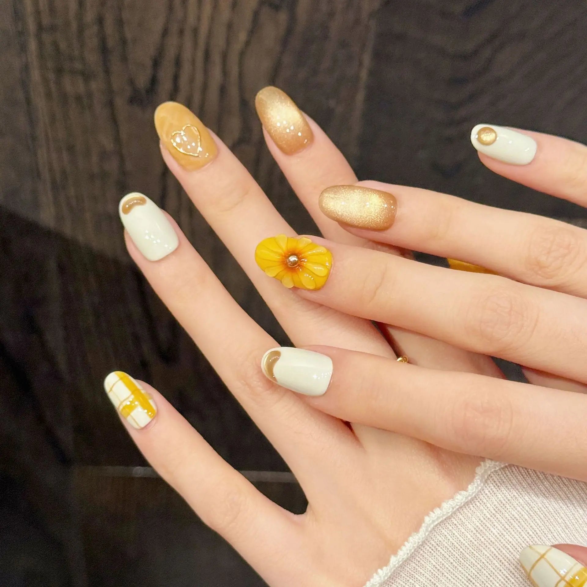 Faux ongles à pression Amande Court Contraste Chaud Doux Vitalité Fraîche - Faits main (Lot de 10)