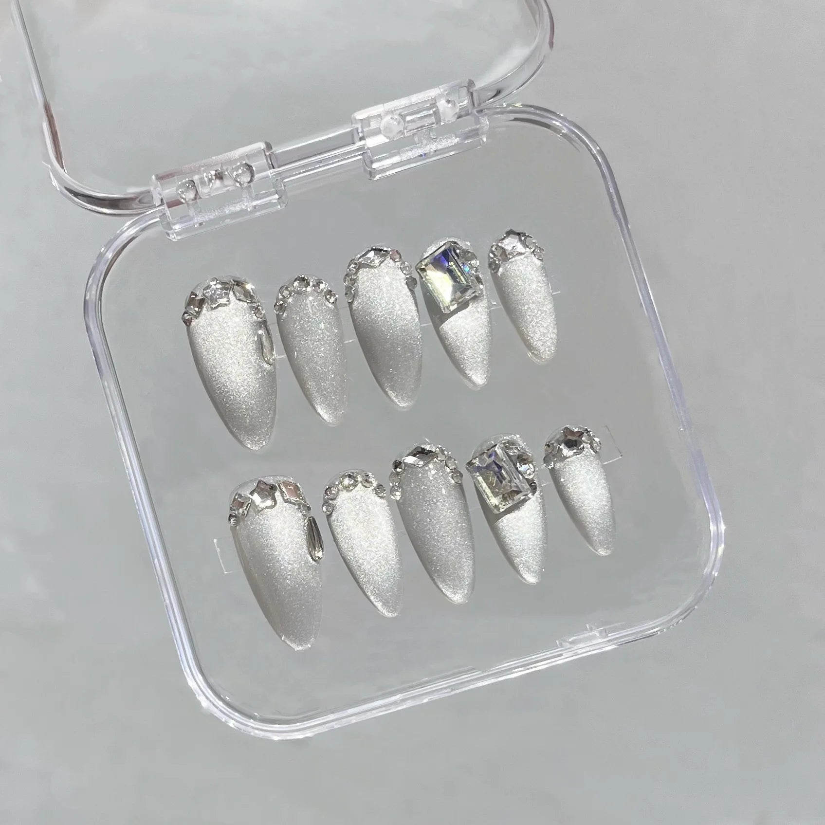 Faux ongles à pression Amande Moyen Rose Effet Miroir Strass - Faits main (Lot de 10)