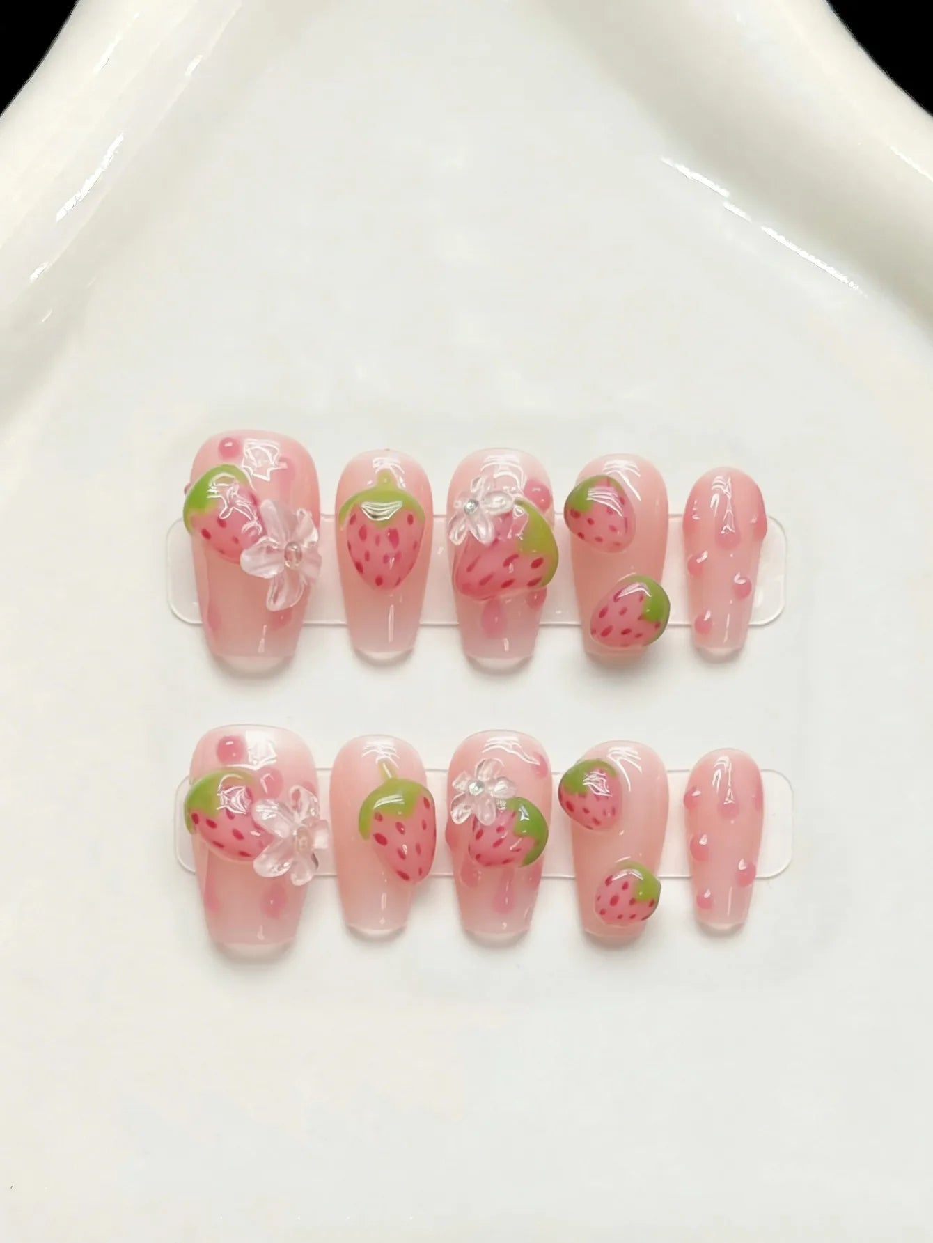 Faux ongles à pression Amande Moyen Fraise Cœur Doux Kawaii Sucré - Faits main (Lot de 10)
