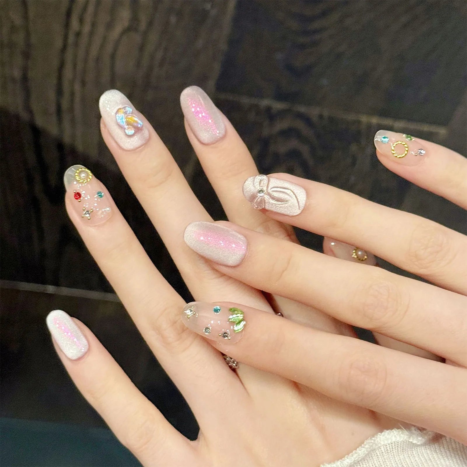 Faux ongles à pression Ovale Court Rose Diamants Lumineux - Faits main (Lot de 10)