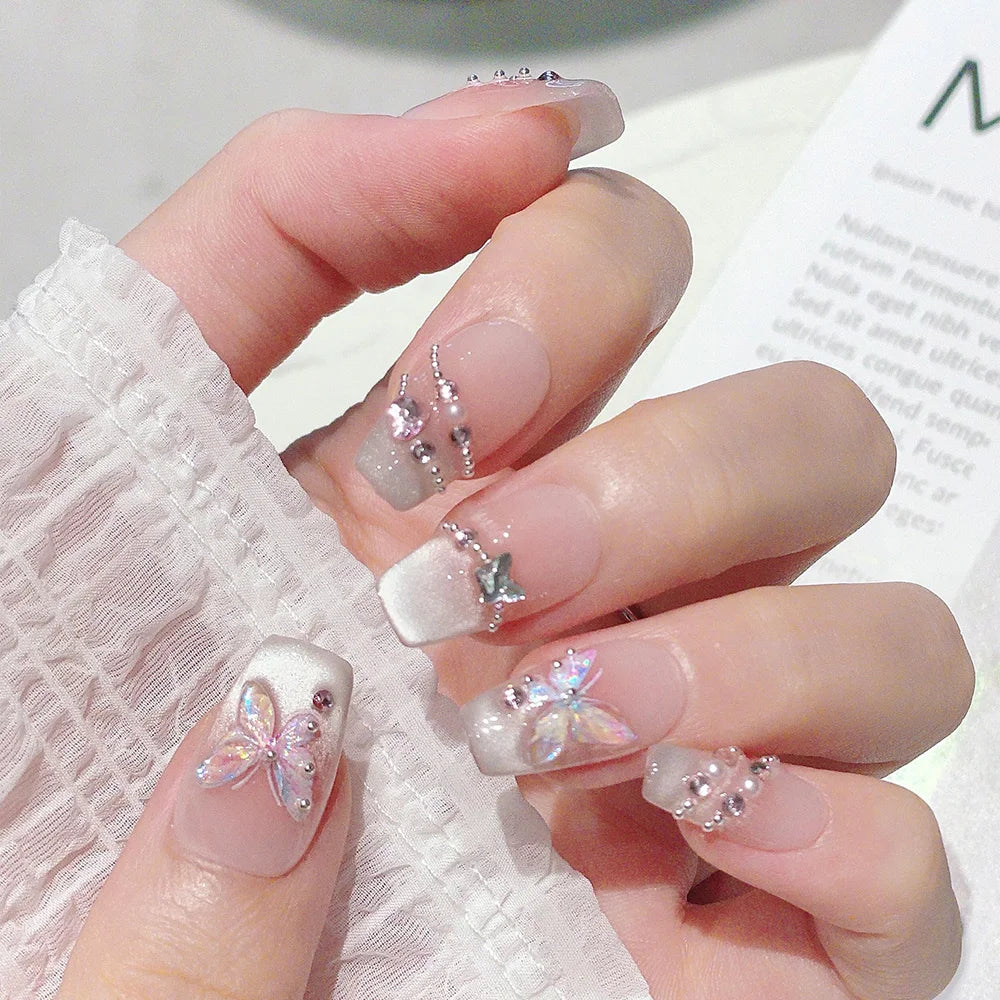 Faux ongles à pression Carré Moyen Nude Blanc Papillon Irisé Strass – Faits main (Lot de 10)