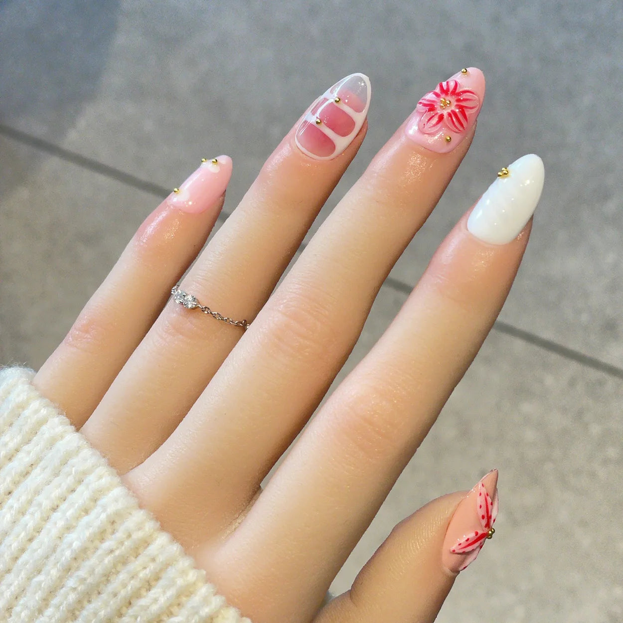 Faux ongles à pression Amande Moyen Rose Blanc Fleur Rouge Nœud Doré – Faits main (Lot de 10)