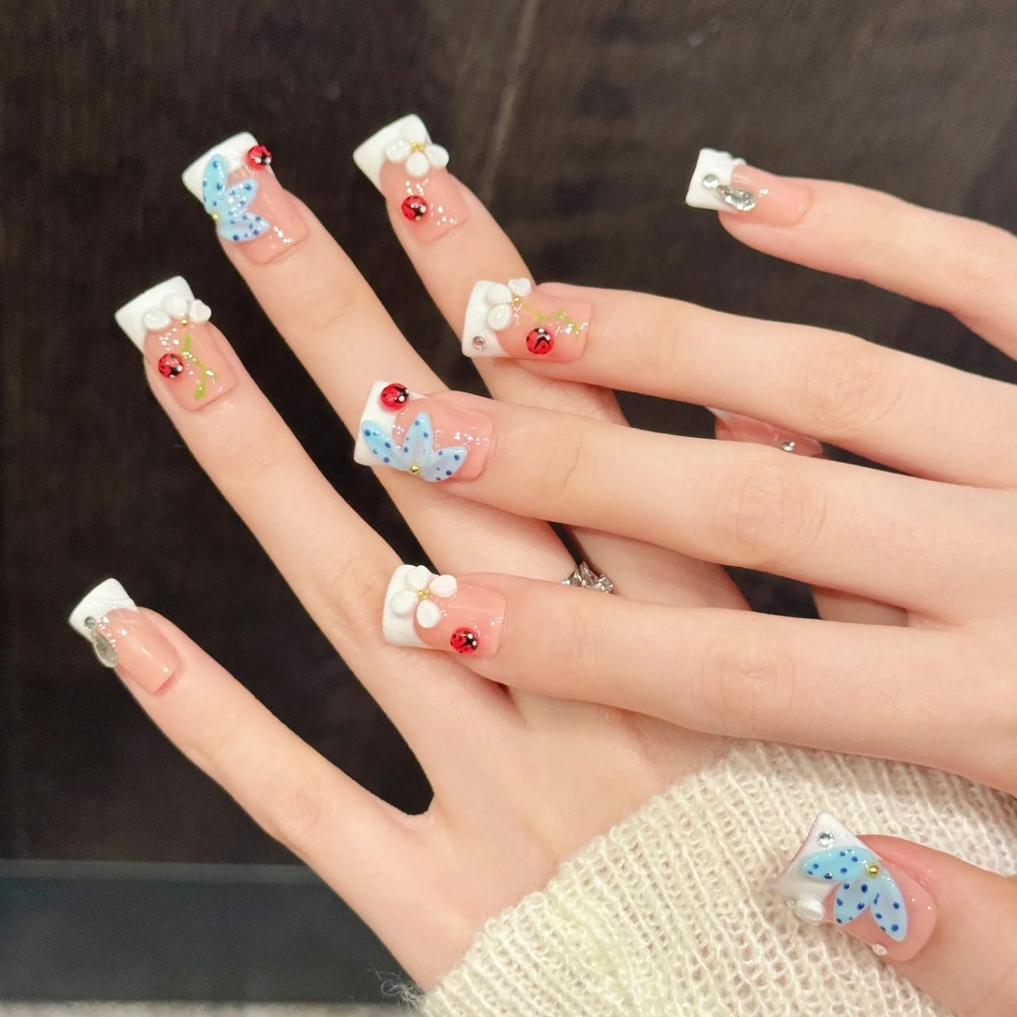 Faux ongles à pression Duck Moyen Coccinelle Fleurs Vent Doux Printanier - Faits main (Lot de 10)