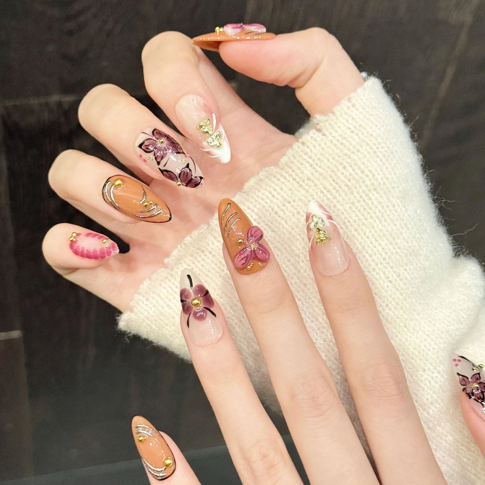 Faux ongles à pression Amande Moyen Pétales Sculptés 3D - Faits main (Lot de 10)