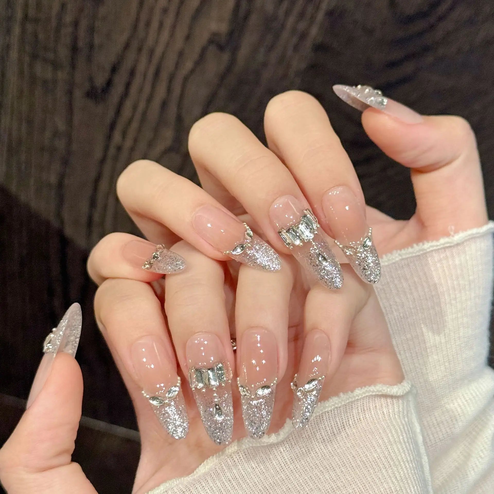Faux ongles à pression Ovale Long Beige Rosé Strass Argentés Chaîne - Faits main (Lot de 10)