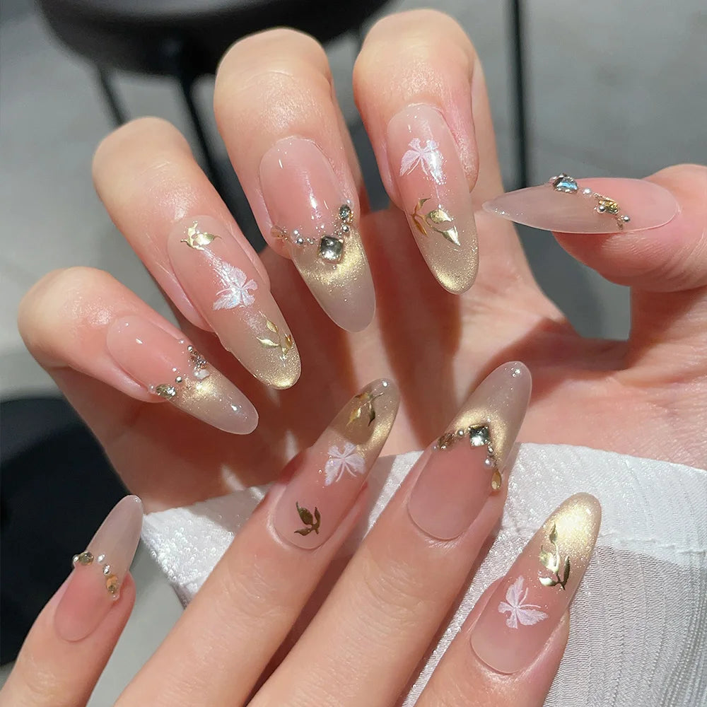 Faux ongles à pression Ovale Long Nude Rose Papillon Feuilles Dorées - Faits main (Lot de 10)