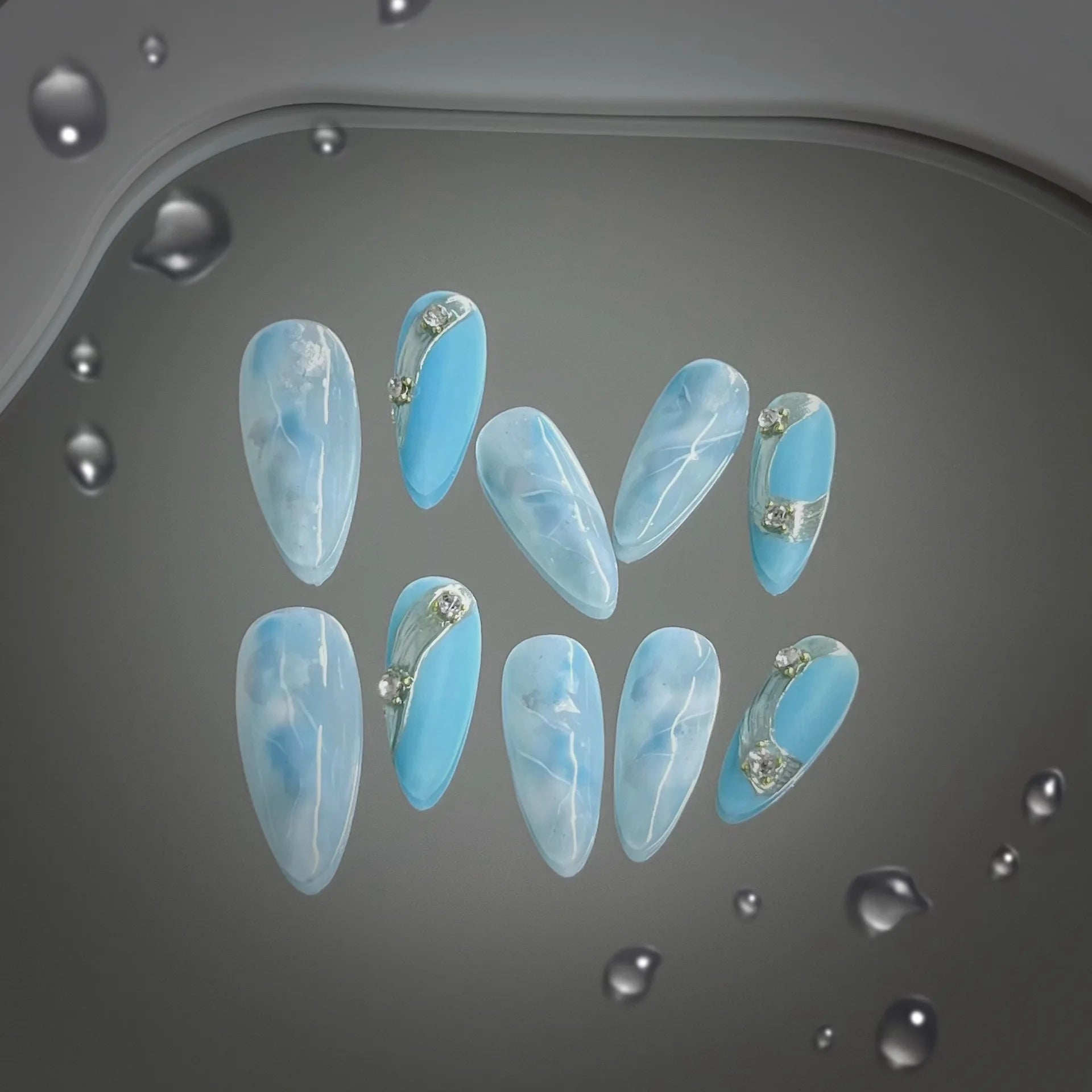 Faux ongles à pression Amande Bleu Ciel Simple et Frais - Faits main (Lot de 10)