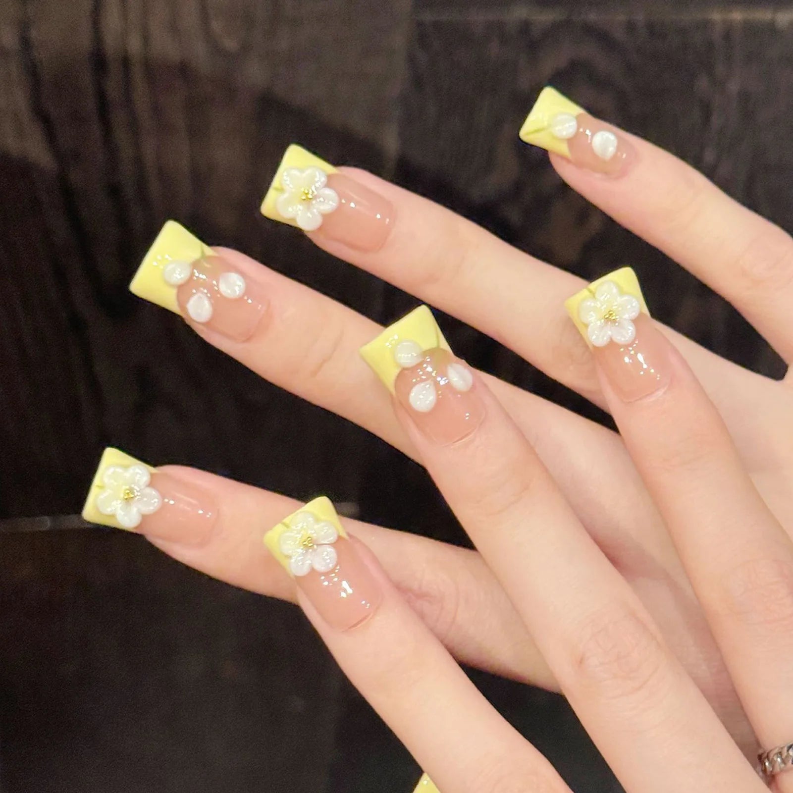 Faux ongles à pression Duck Beige Rosé French Fleur Blanche - Faits main (Lot de 10)