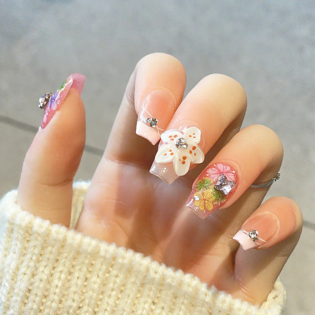 Faux ongles à pression Carré Moyen Nude Rose Fleurs Tropicales 3D Strass – Faits main (Lot de 10)