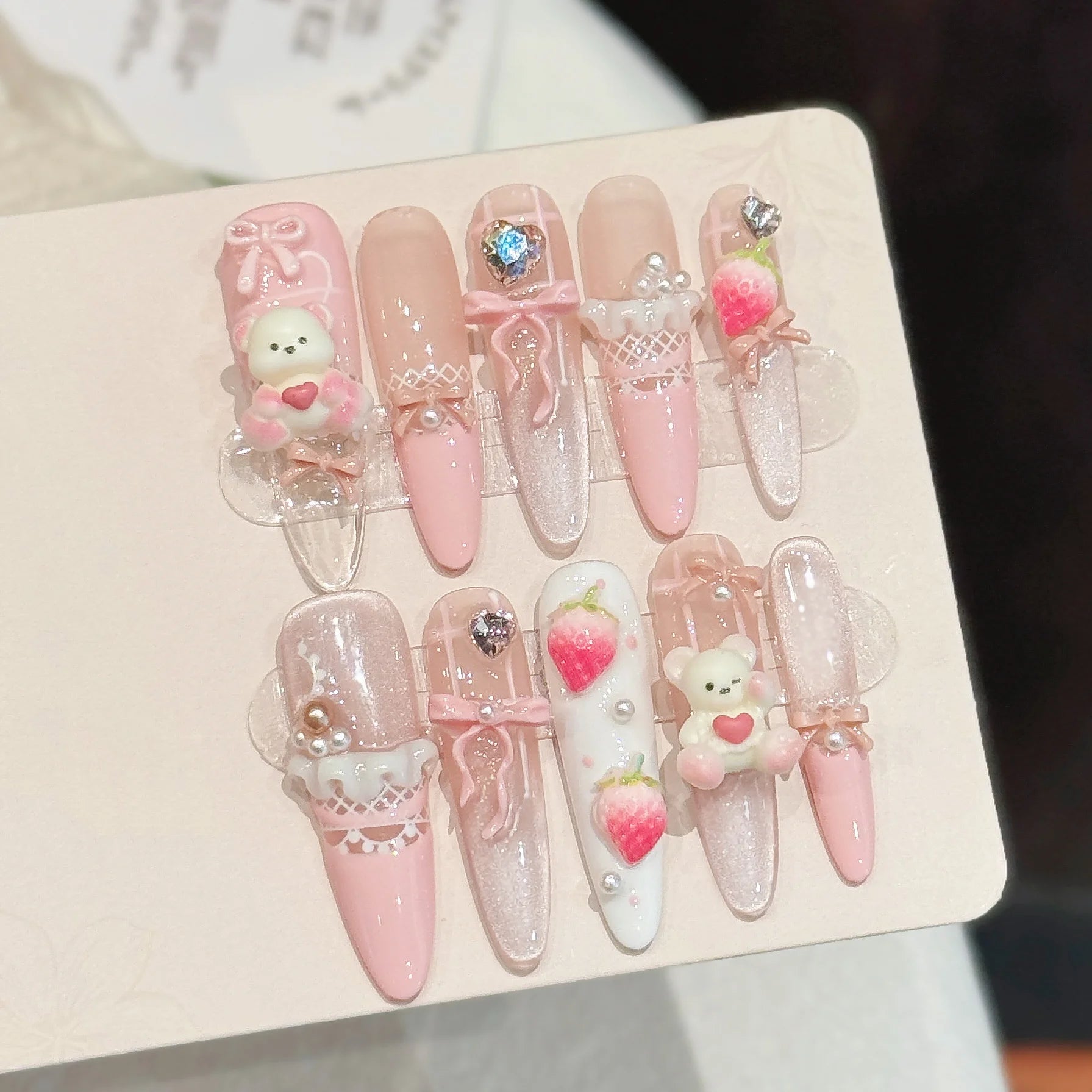 Faux ongles à pression Stiletto Long Rose Poudré Fraise Ourson Kawaii - Faits main (Lot de 10)
