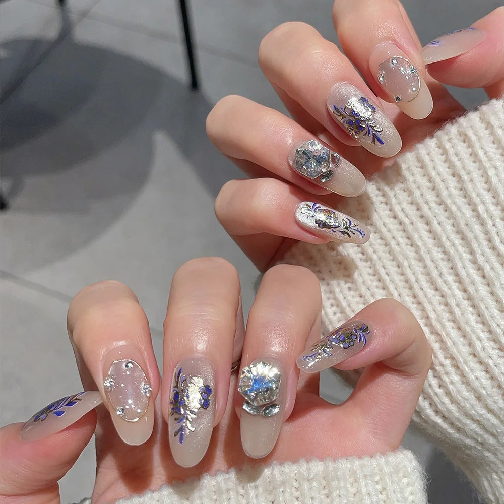 Faux ongles à pression Ovale Moyen Nude Dégradé Porcelaine Bleue Blanche Noble - Faits main (Lot de 10)