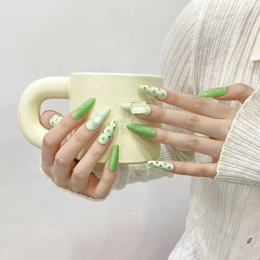 Faux ongles à pression Amande Long Vert Citron Frais Œil de Chat - Faits main (Lot de 10)