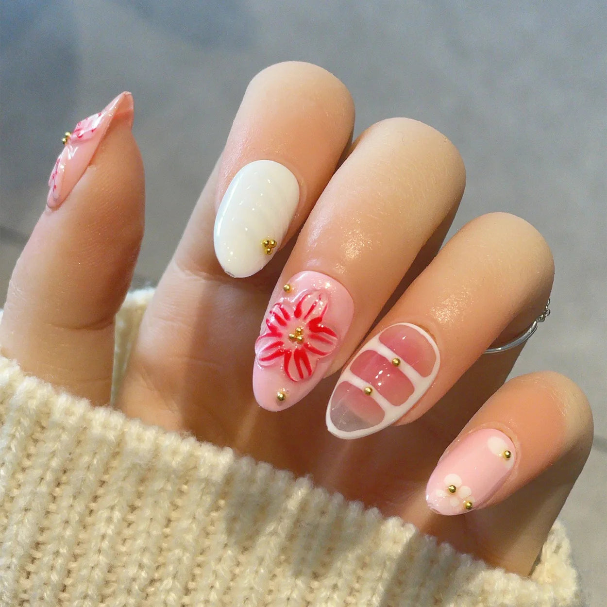 Faux ongles à pression Amande Moyen Rose Blanc Fleur Rouge Nœud Doré – Faits main (Lot de 10)