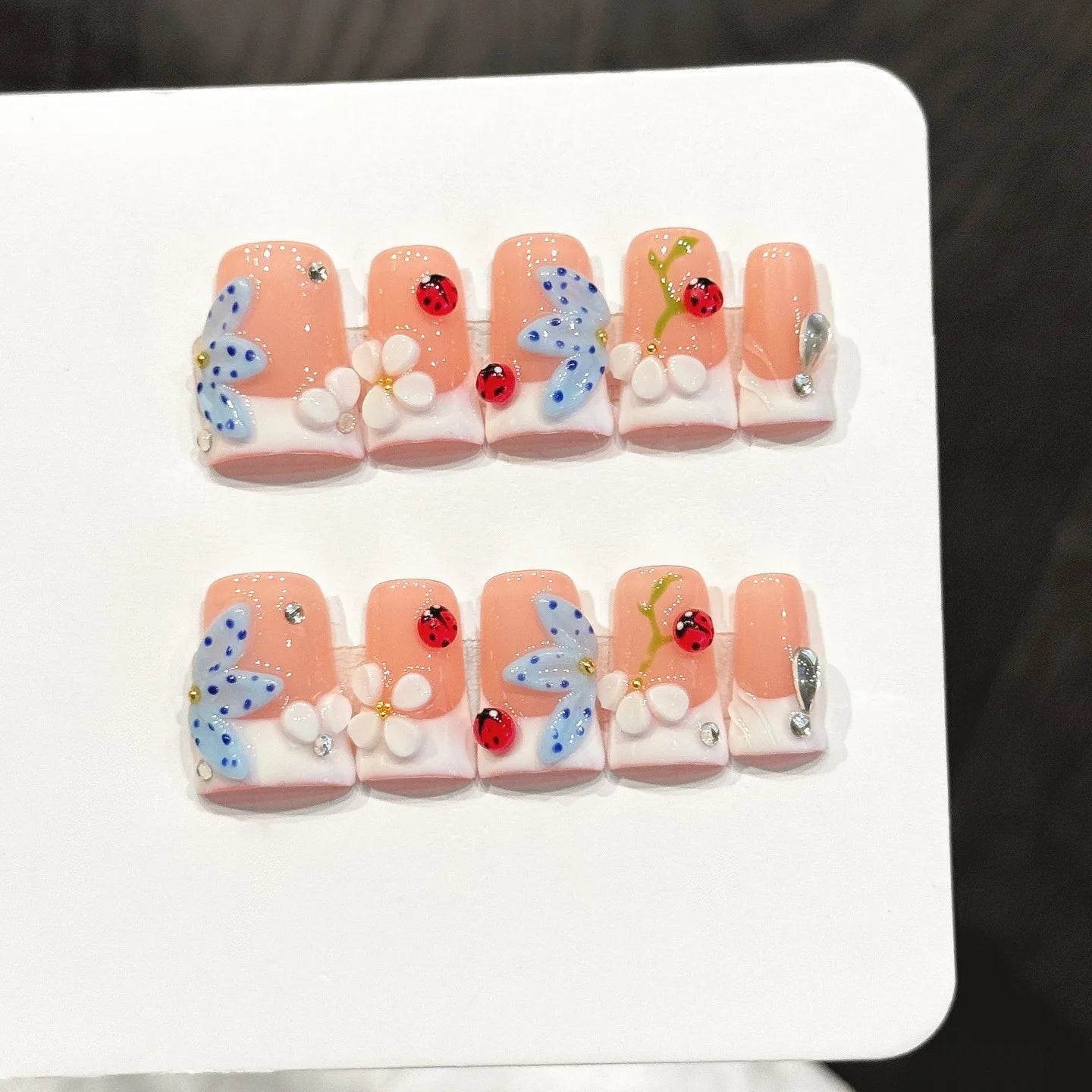 Faux ongles à pression Duck Moyen Coccinelle Fleurs Vent Doux Printanier - Faits main (Lot de 10)