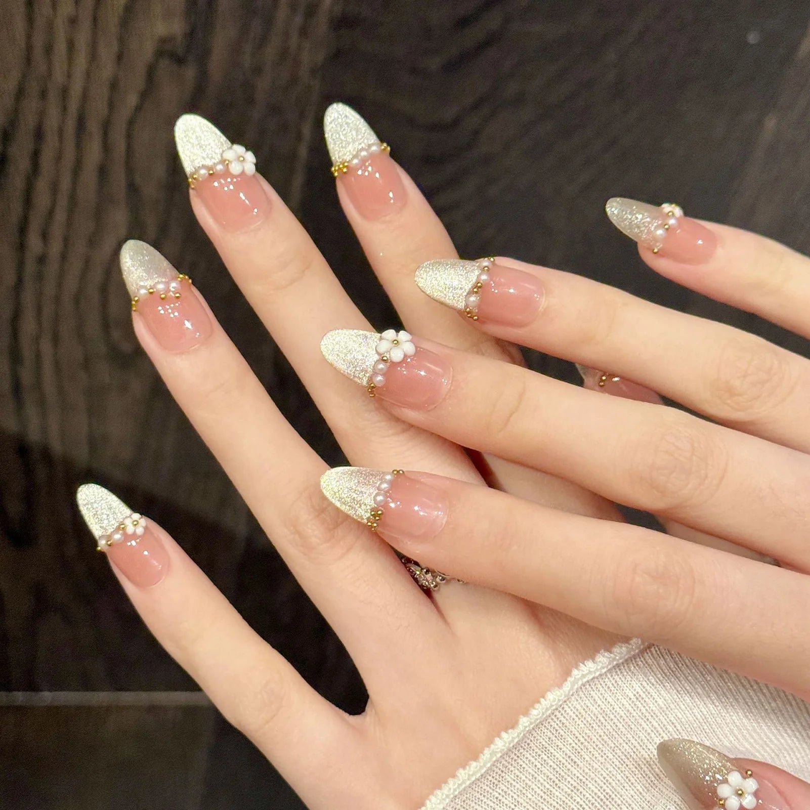 Faux ongles à pression Amande Moyen Rose Doré Fleurs et Perles - Faits main (Lot de 10)