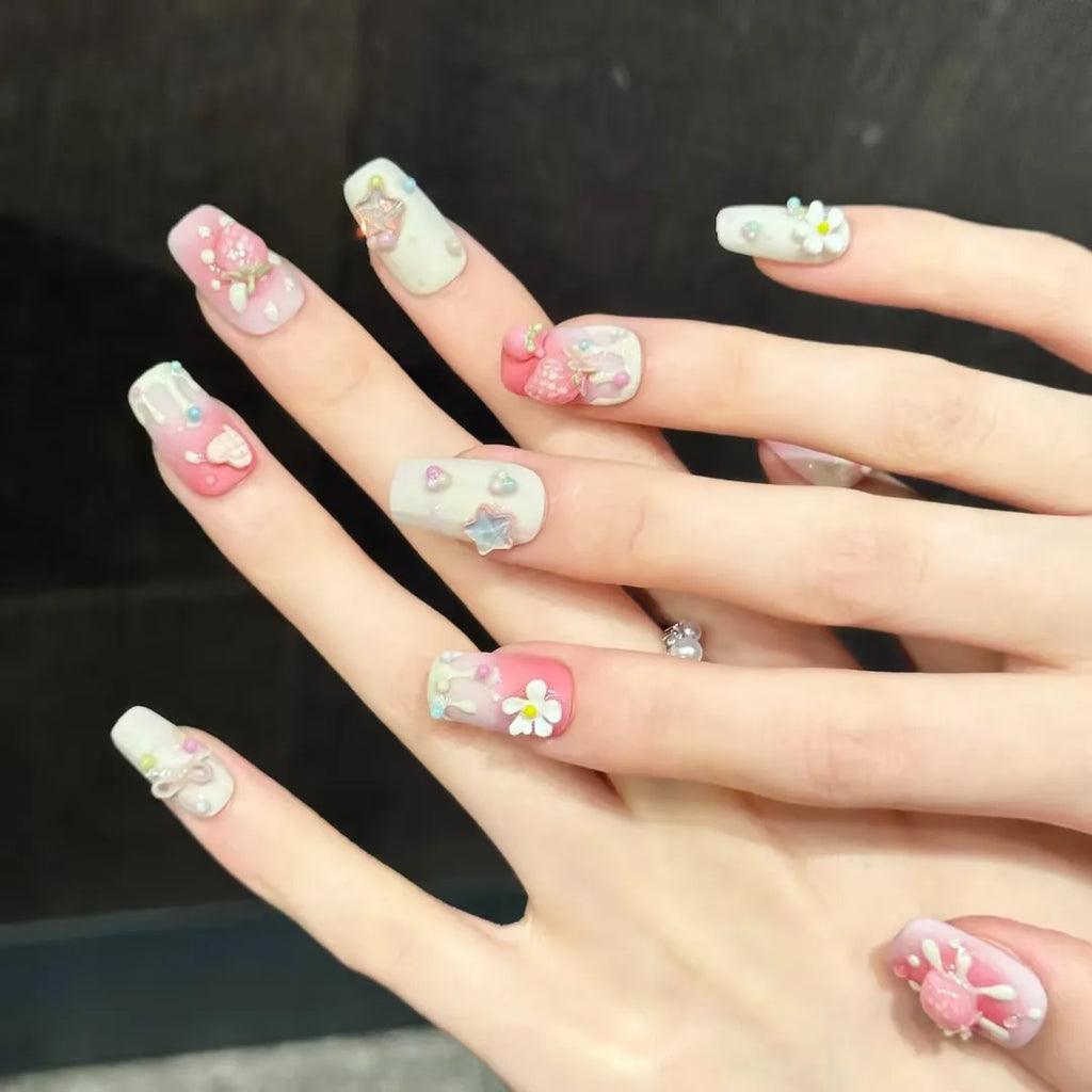 Faux ongles à pression Carré Moyen Fraise Fleurs 3D Étoiles Kawaii - Faits main (Lot de 10)