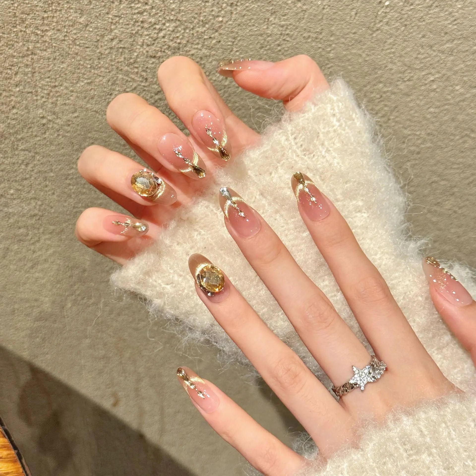 Faux ongles à pression Ovale Moyen Nude Poudré Dégradé Doré Diamant - Faits main (Lot de 10)