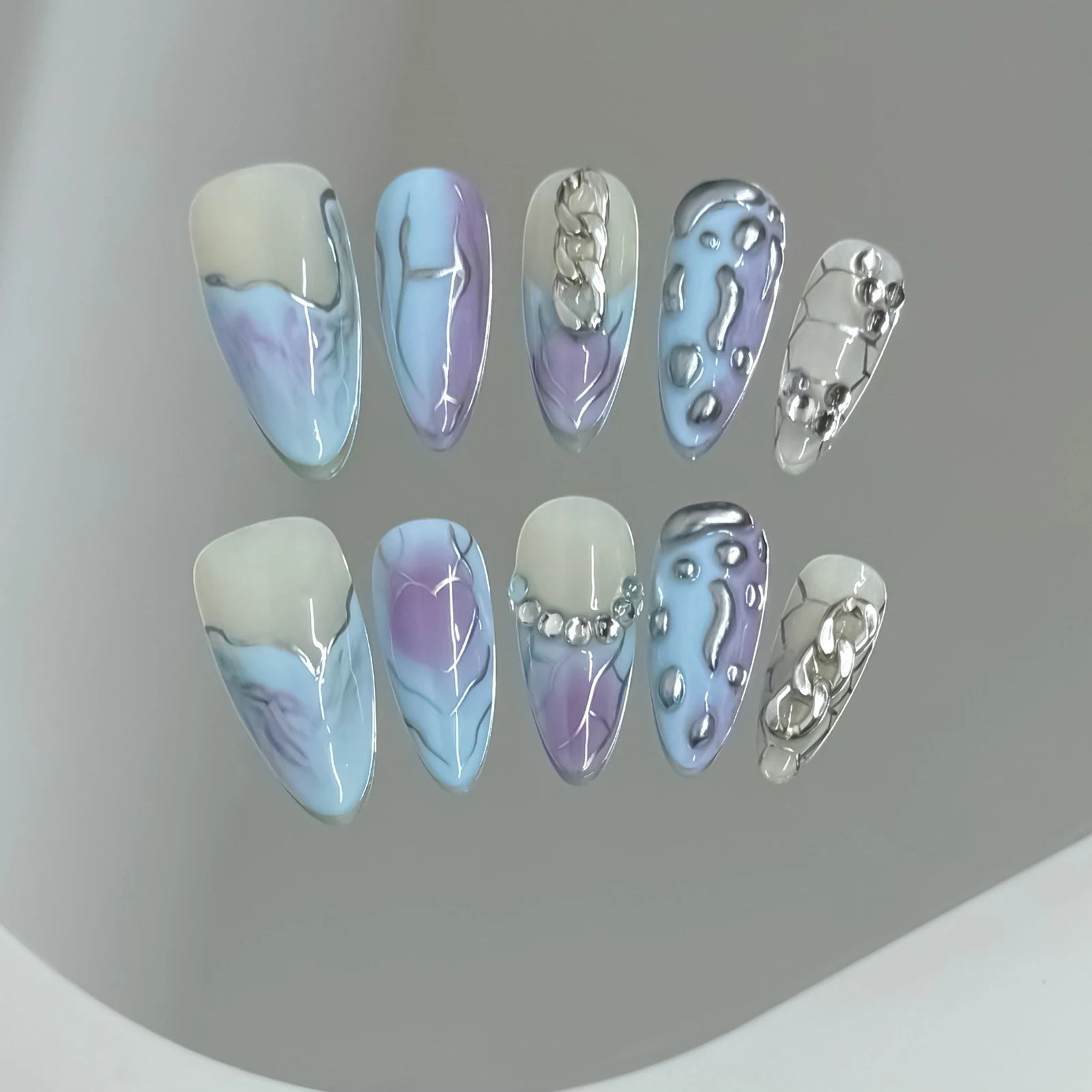 Faux ongles à pression Amande Moyen Argenté Étoiles Style Punk Y2K - Faits main (Lot de 10)