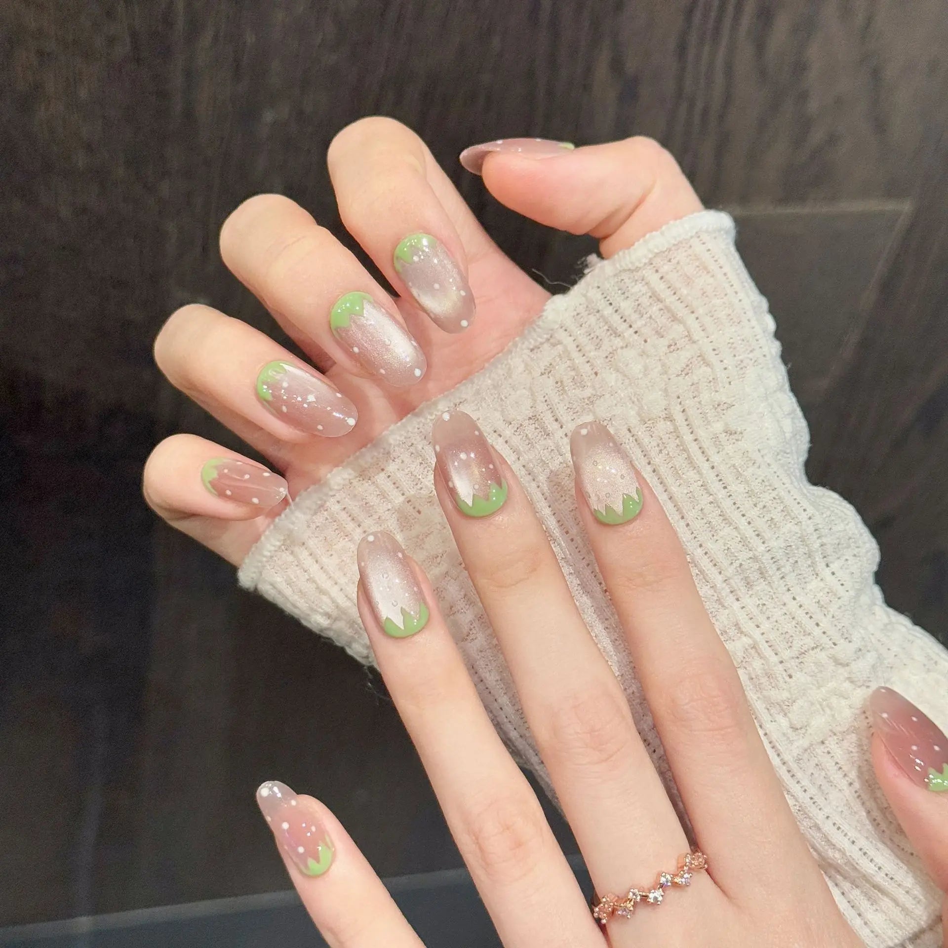 Faux ongles à pression Ovale Moyen Vert Rose Effet Miroir Fraise - Faits main (Lot de 10)