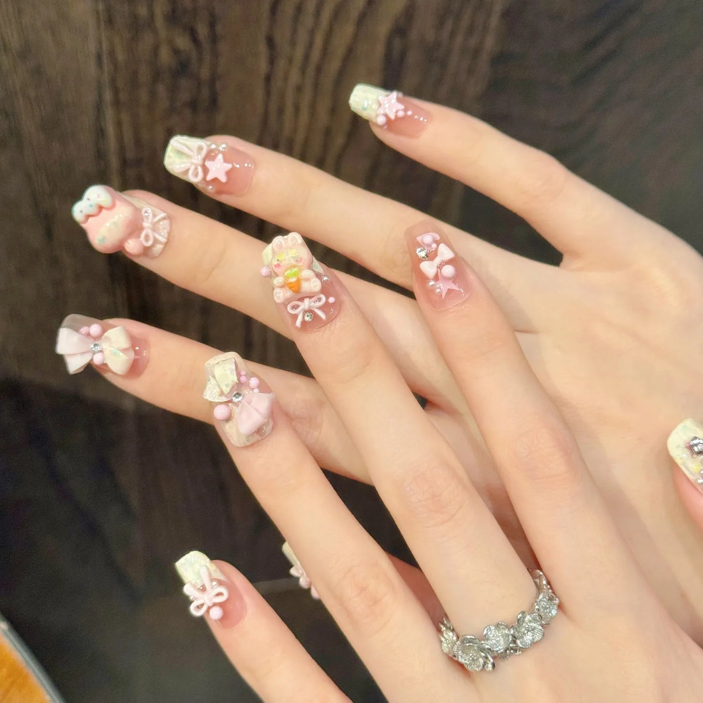 Faux ongles à pression Amande Court Rose Clair Dessins Kawaii - Faits main (Lot de 10)