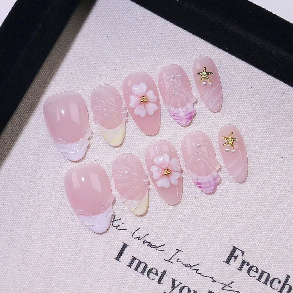 Faux ongles à pression en Amande French Rose et Fleurs – Faits main (Lot de 10)