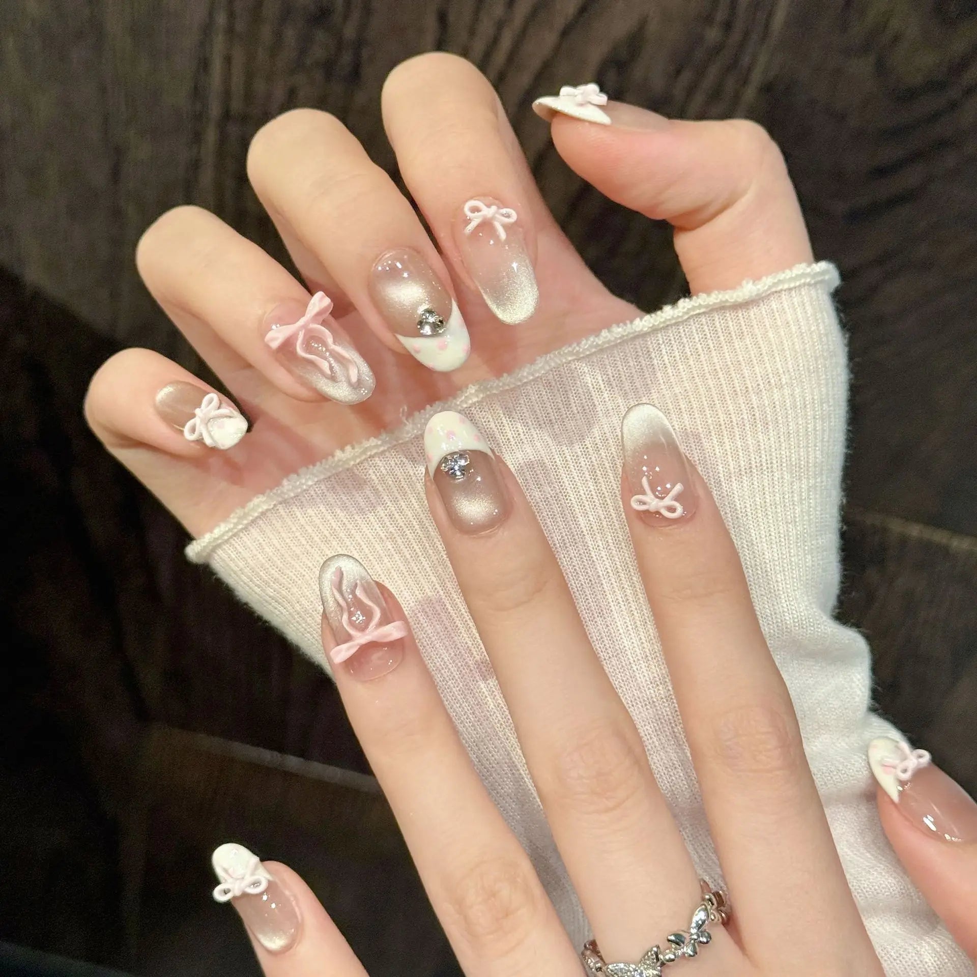 Faux ongles à pression Ovale Moyen Beige Rosé Nœud Doux et Féminin - Faits main (Lot de 10)