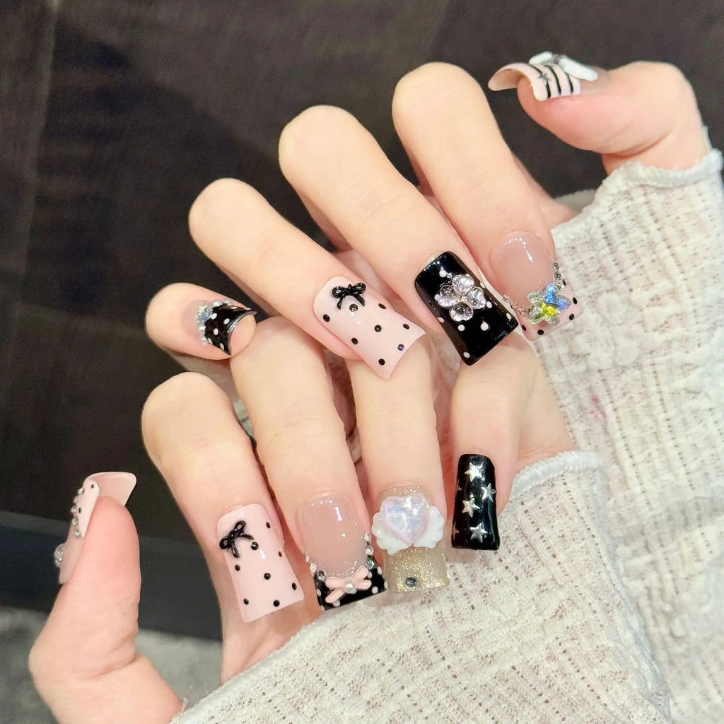 Faux ongles à pression Duck Carré Moyen Noir Poudré Pois Notes Musicales - Faits main (Lot de 10)