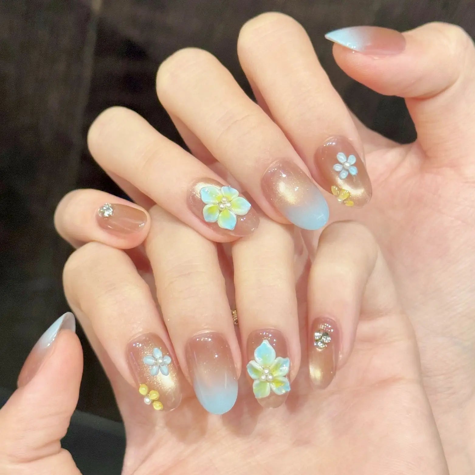 Faux ongles à pression Ovale Moyen Dégradé Bleu Translucide Sculpté Printanier Estival - Faits main (Lot de 10)