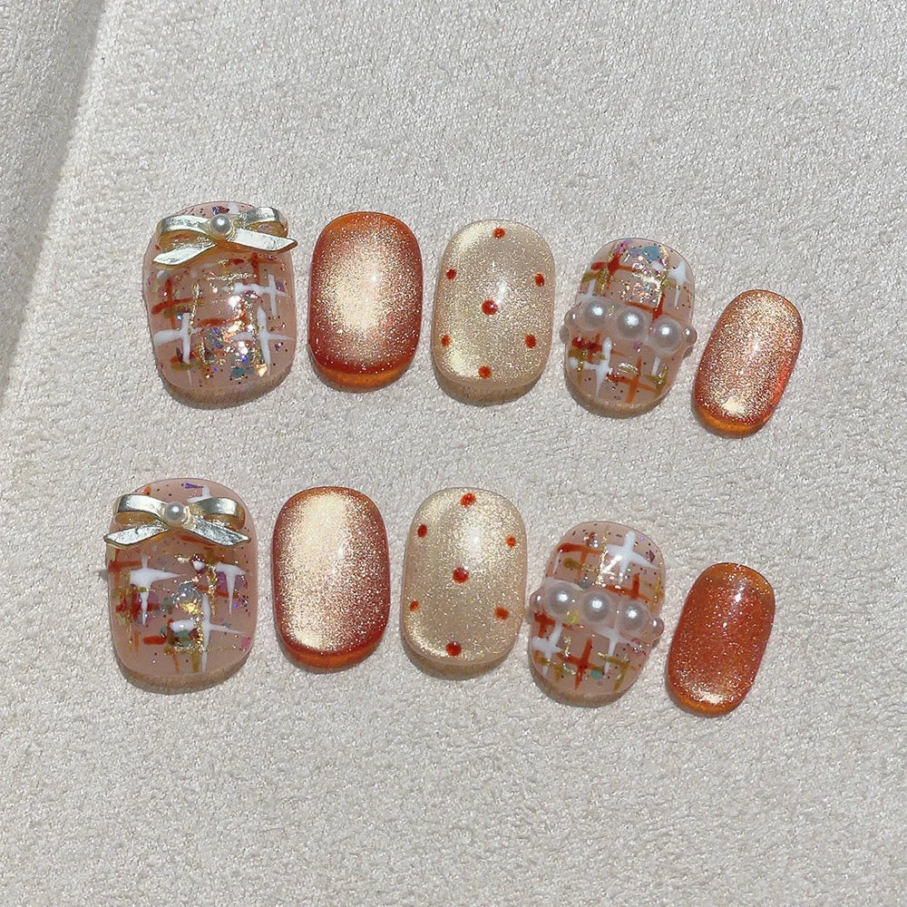 Faux ongles à pression Ovales Corail Doré Tweed Perle Nœud – Faits main (Lot de 10)