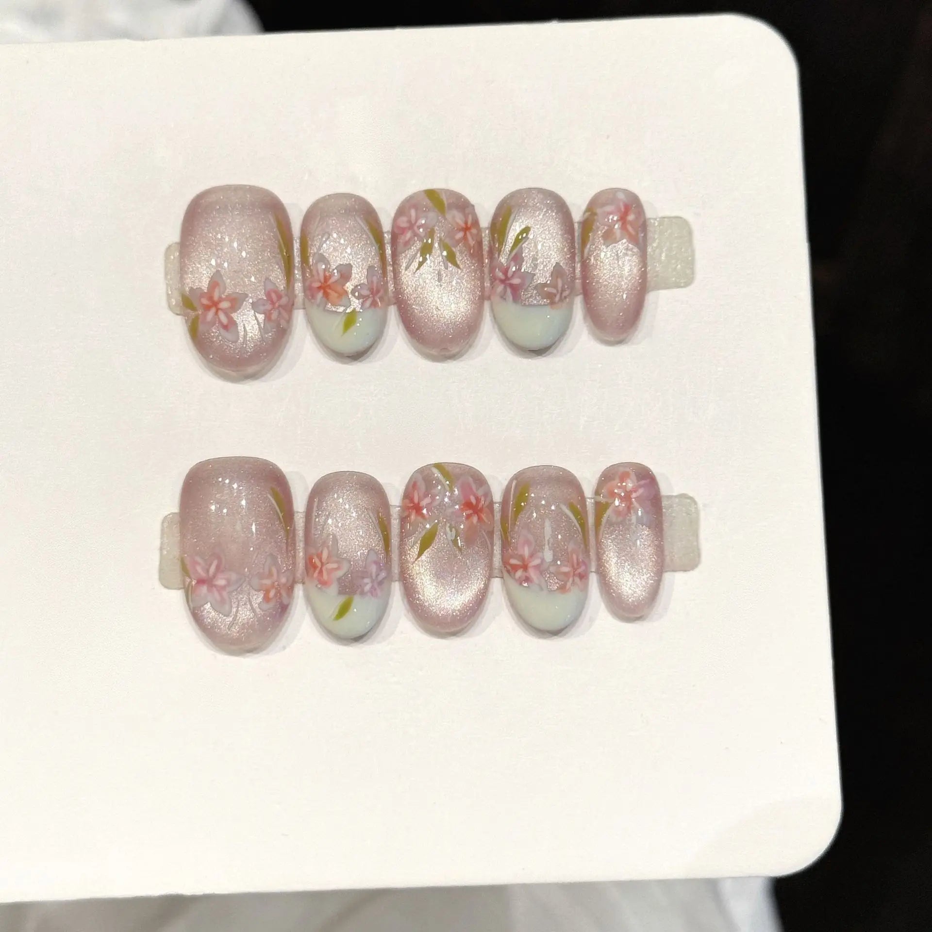 Faux ongles à pression Ovale Moyen Sakura Rose Pastel Illusion Florale - Faits main (Lot de 10)