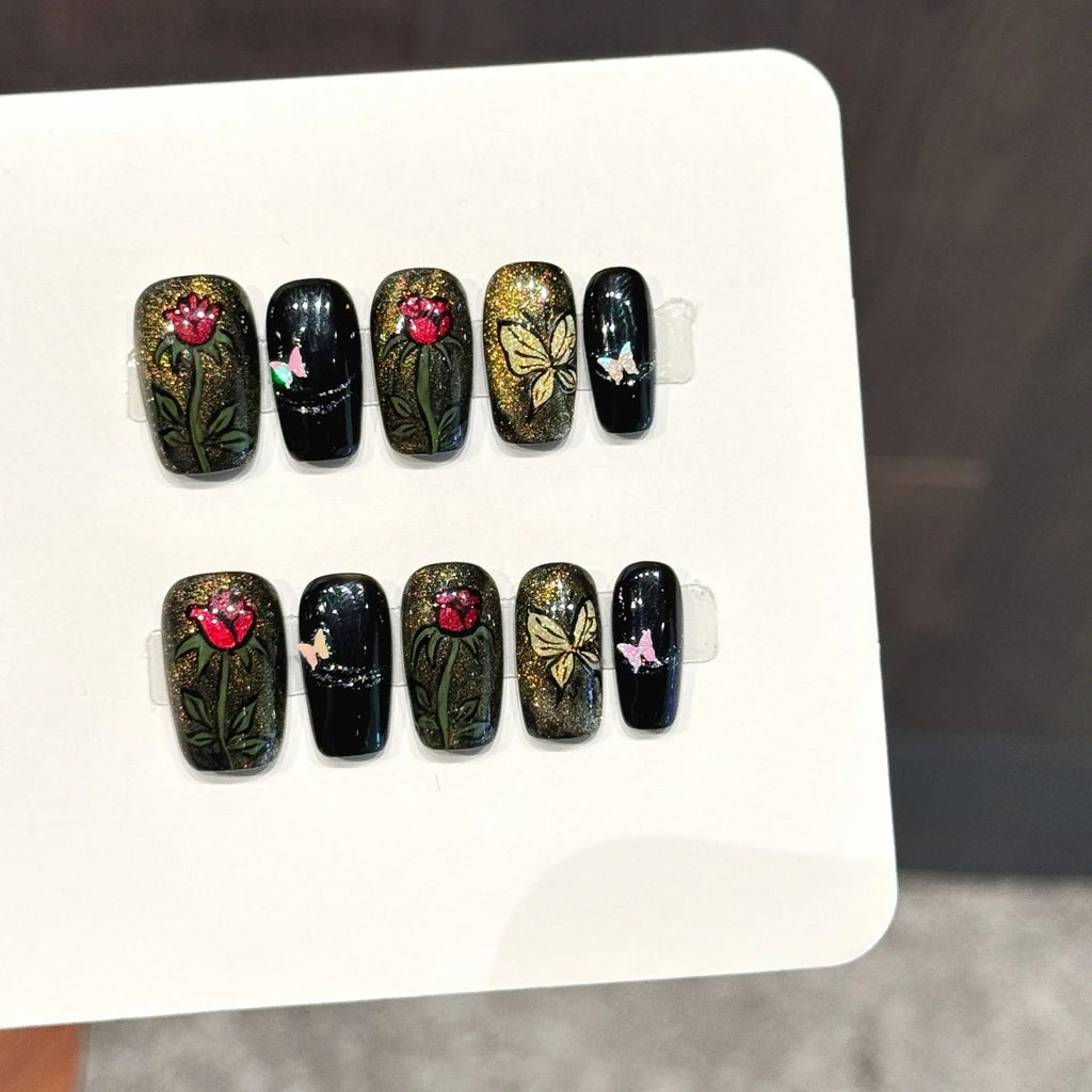 Faux ongles à pression Carré Moyen Noir Roses Dorées Papillons Peints - Faits main (Lot de 10)