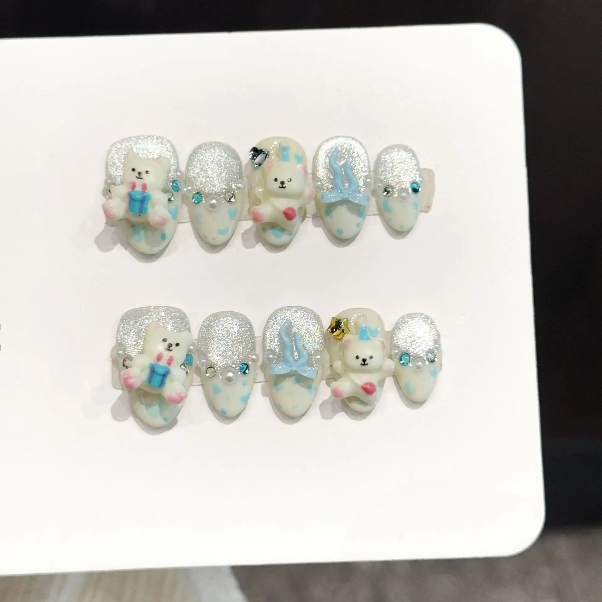 Faux ongles à pression Amande Moyen Lait Arc-en-ciel Oursons 3D Pois Girly - Faits main (Lot de 10)