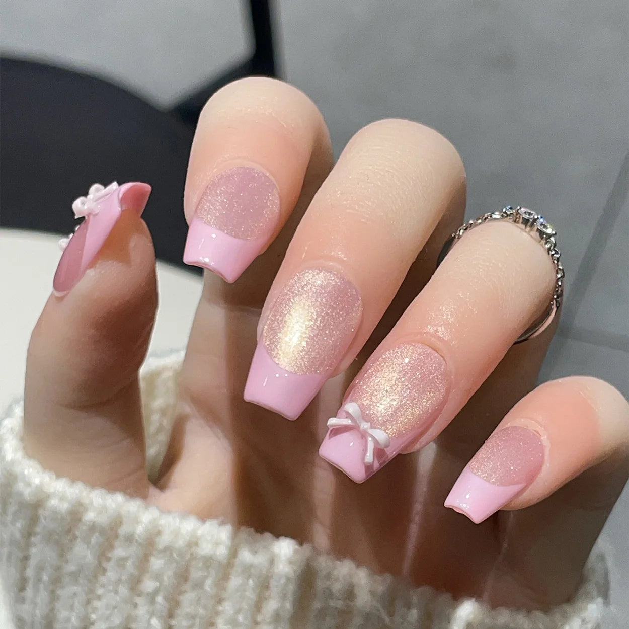 Faux ongles à pression Rose French Pailleté Nœud Blanc - Ballerine – Faits main (Lot de 10)
