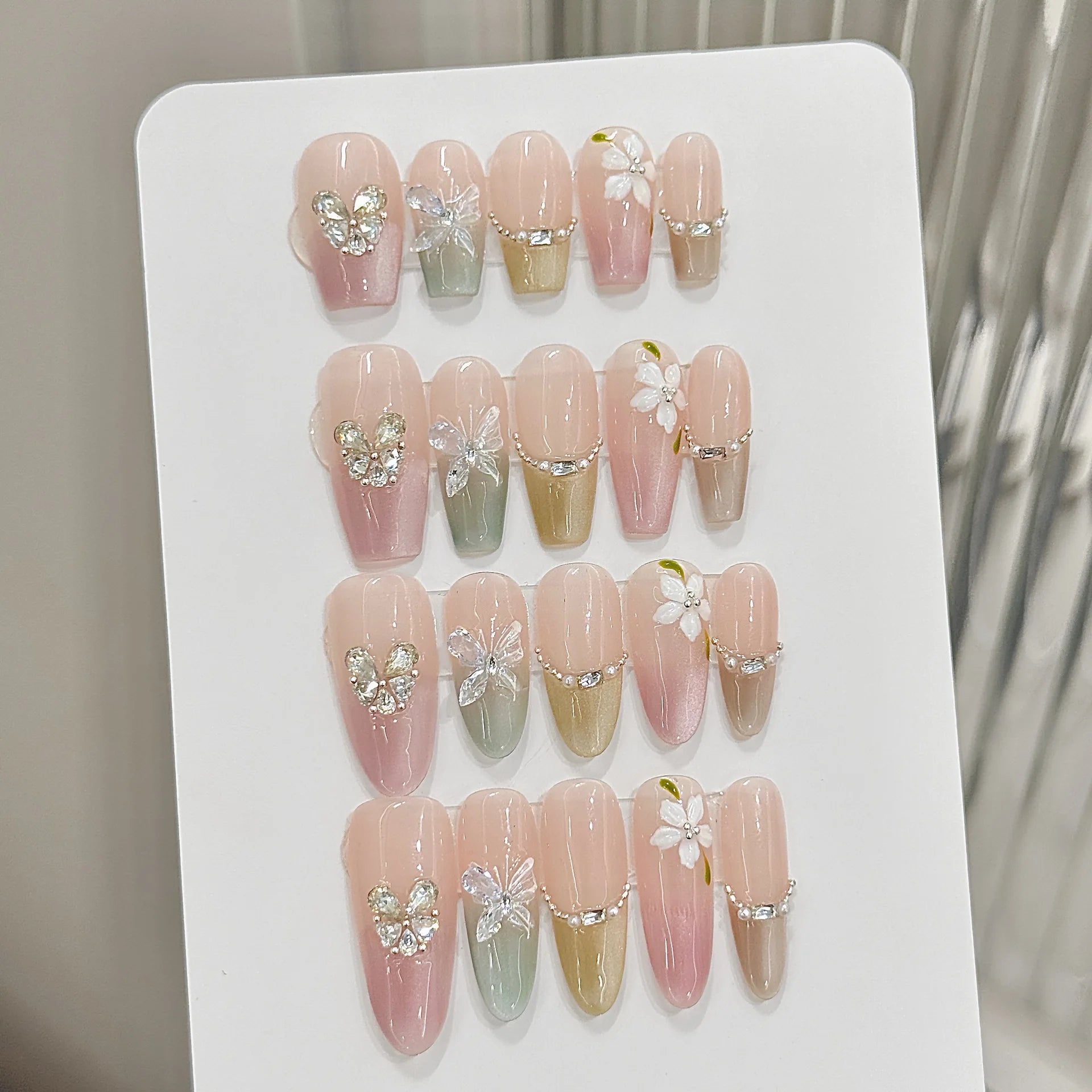 Faux ongles à pression Ballerine Moyen Papillon Gardénia Floral Œil de Chat French Peint Main - Faits main (Lot de 10)