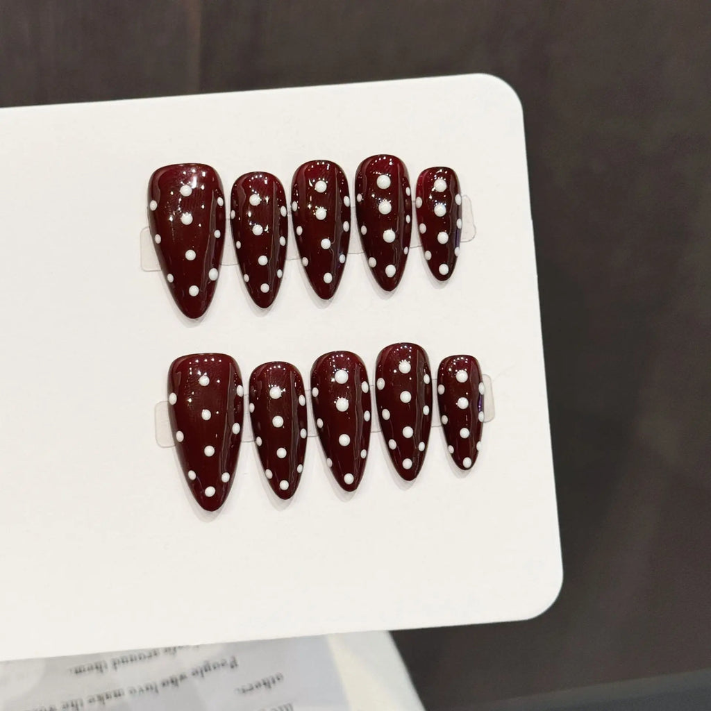 Faux ongles à pression Amande Moyen Marron Rétro Pois - Faits main (Lot de 10)