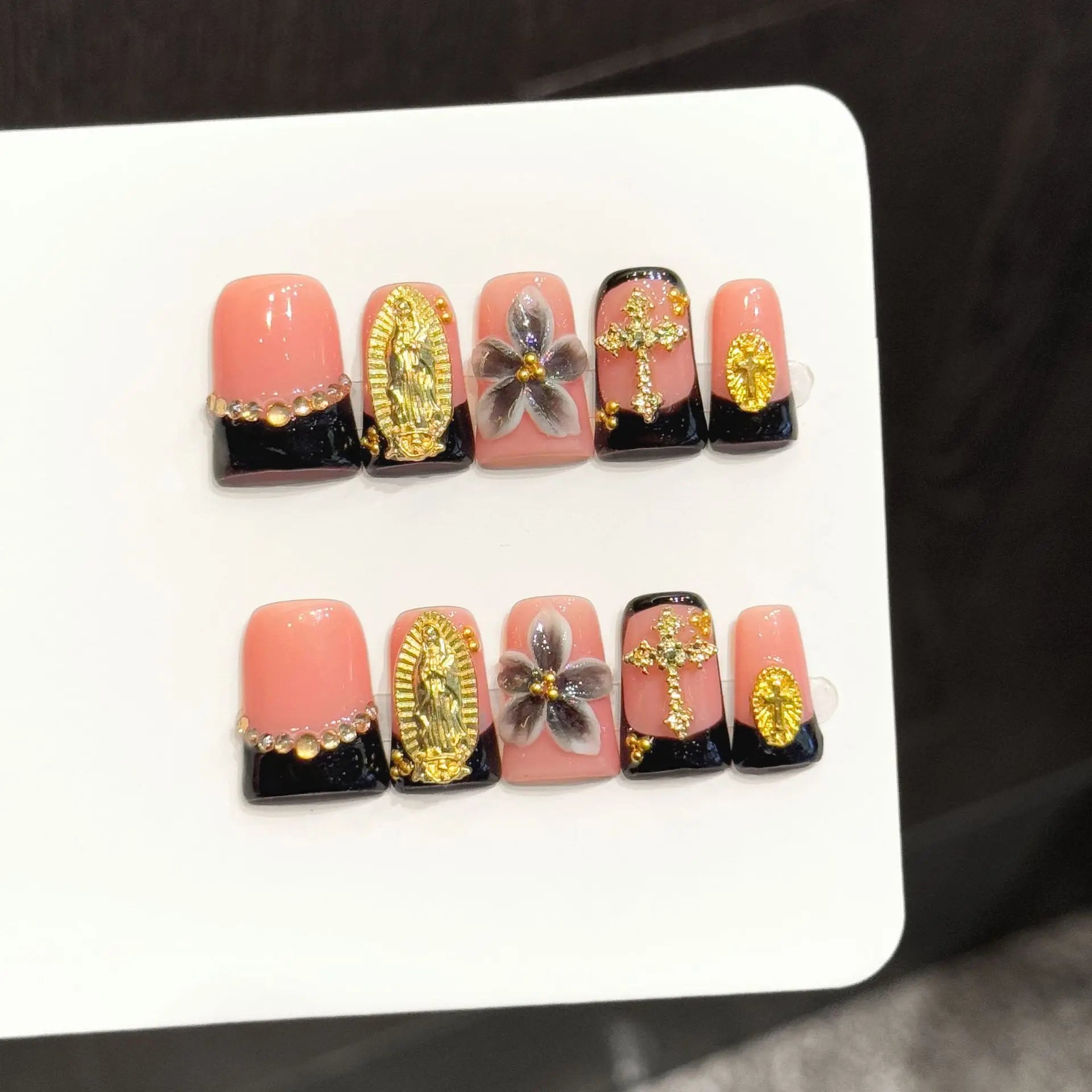 Faux ongles à pression Duck Moyen Noir Poudré Ornements Dorés Contrasté - Faits main (Lot de 10)