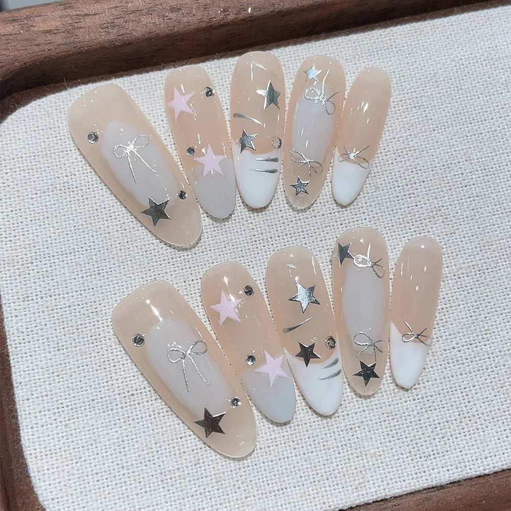 Faux ongles à pression en Amande - Nude Étoiles Argentées Nœud – Faits main (Lot de 10)