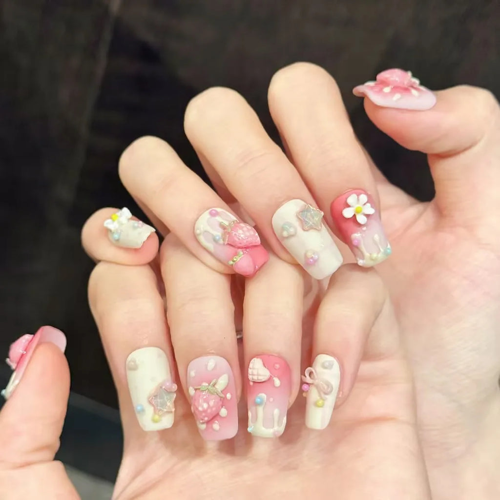 Faux ongles à pression Carré Moyen Fraise Fleurs 3D Étoiles Kawaii - Faits main (Lot de 10)