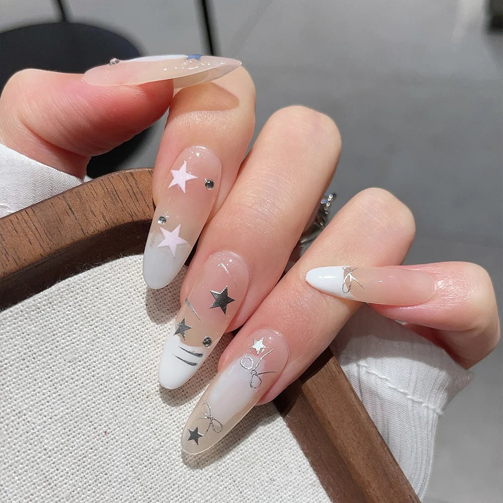Faux ongles à pression en Amande - Nude Étoiles Argentées Nœud – Faits main (Lot de 10)