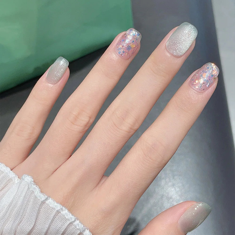 Faux ongles à pression Carré Court Bleu Cyan Sequins Scintillants - Faits main (Lot de 10)