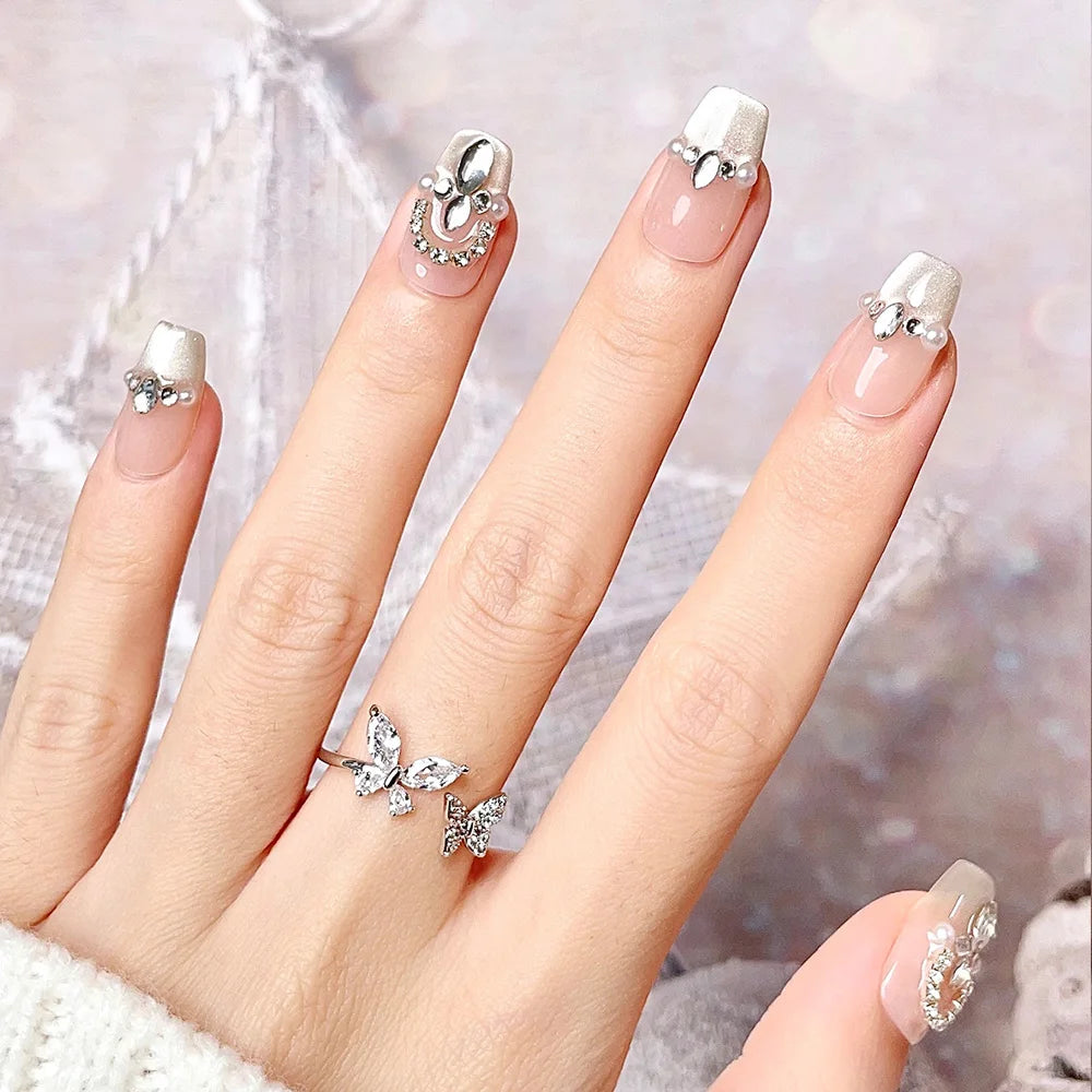 Faux ongles à pression Amande Moyen Nude Doré Strass Goutte Perle – Faits main (Lot de 10)